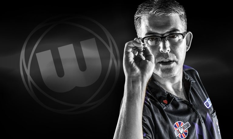 Smith Silences Winmau Partership