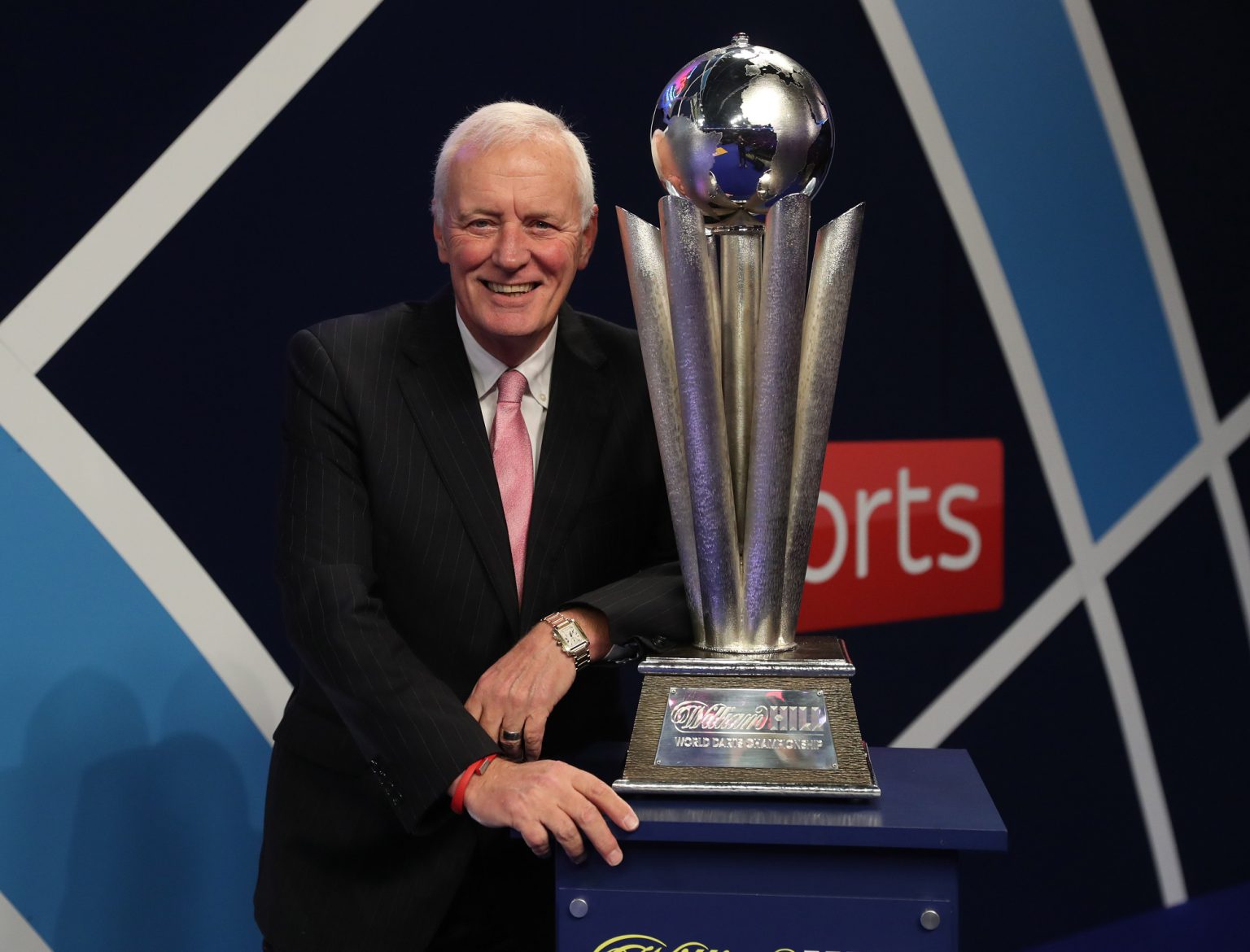 Darts Sheikh-en Not Stirred: Hearns Star In Netflix Documentary | Darts ...
