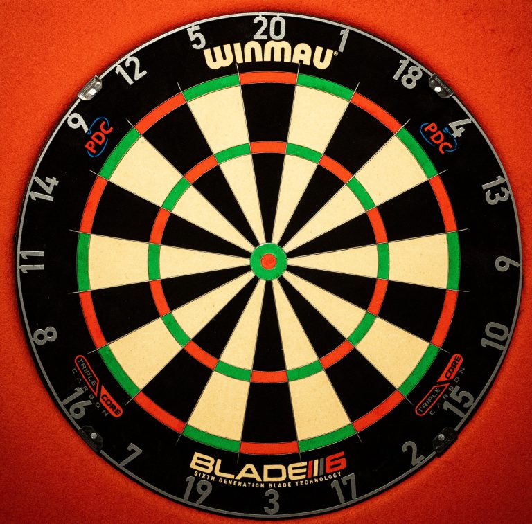 Williams and Belmont claim Winmau Challenge Tour titles