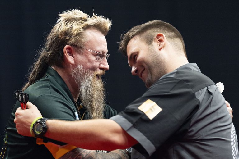 Whitlock and MVG to Clash in Hungary