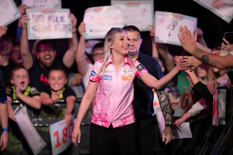 Darts Queen Will Visit Buckingham Palace