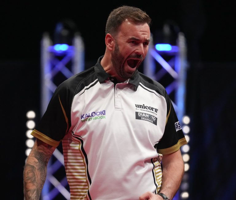 Nine-Dart Smith Seals Barnsley Title