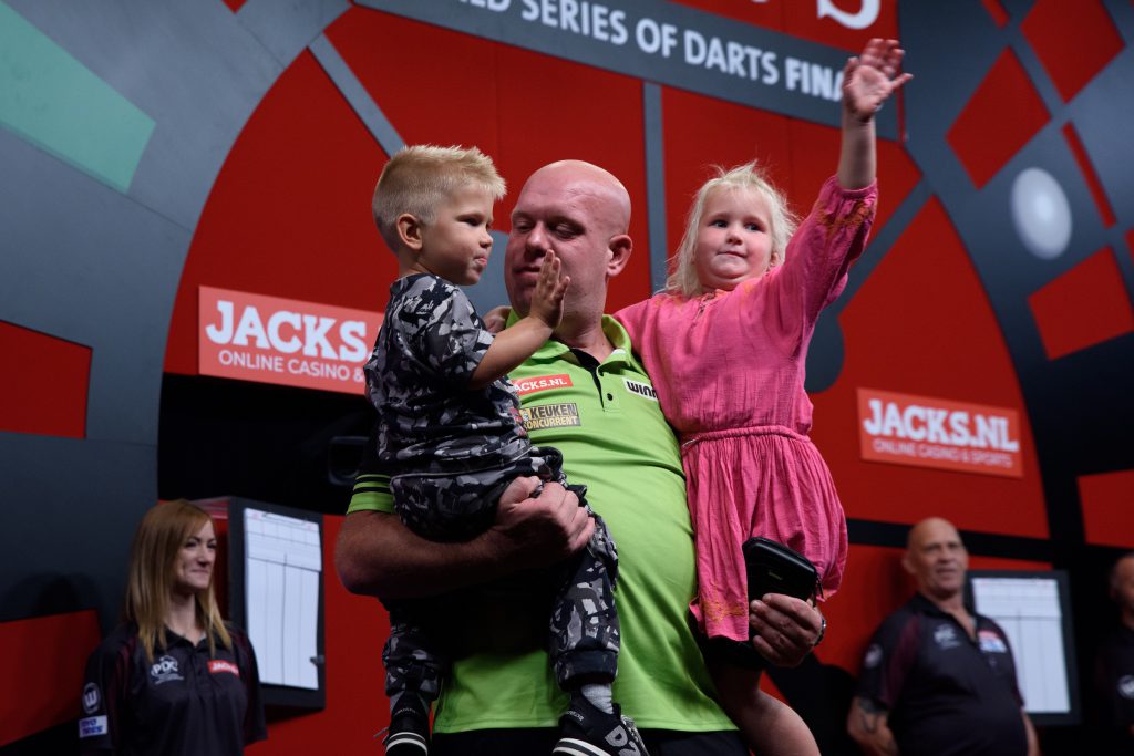 MVG, Darts Player, with children
