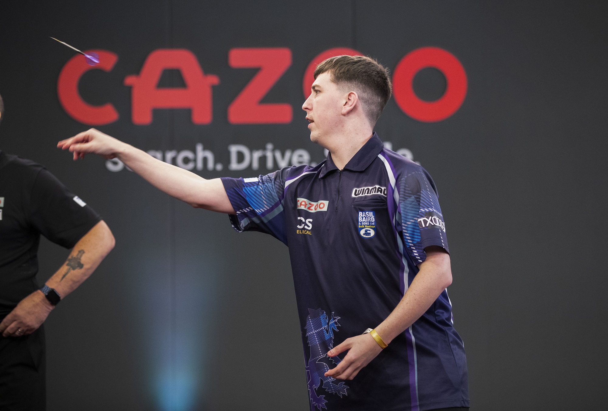 Borland Sweeps Into Super Series Darts Lead