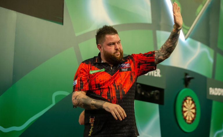 Champion Smith Leads Ally Pally Restart