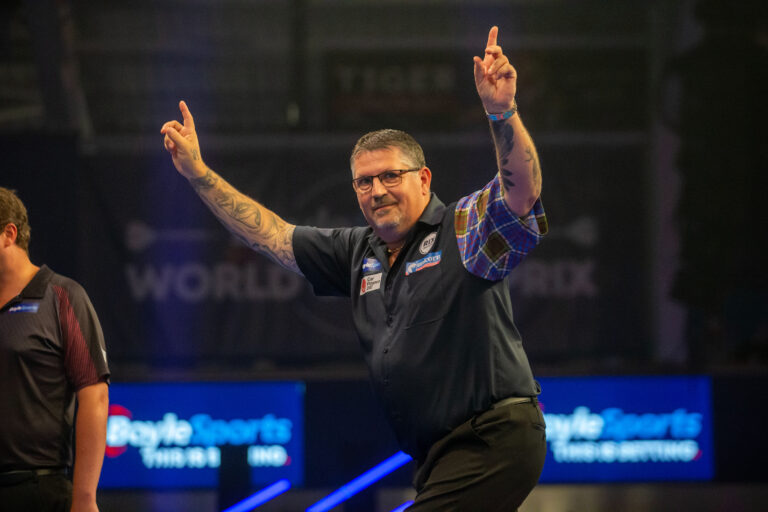 Gary Anderson Continues Resurgence in Leicester