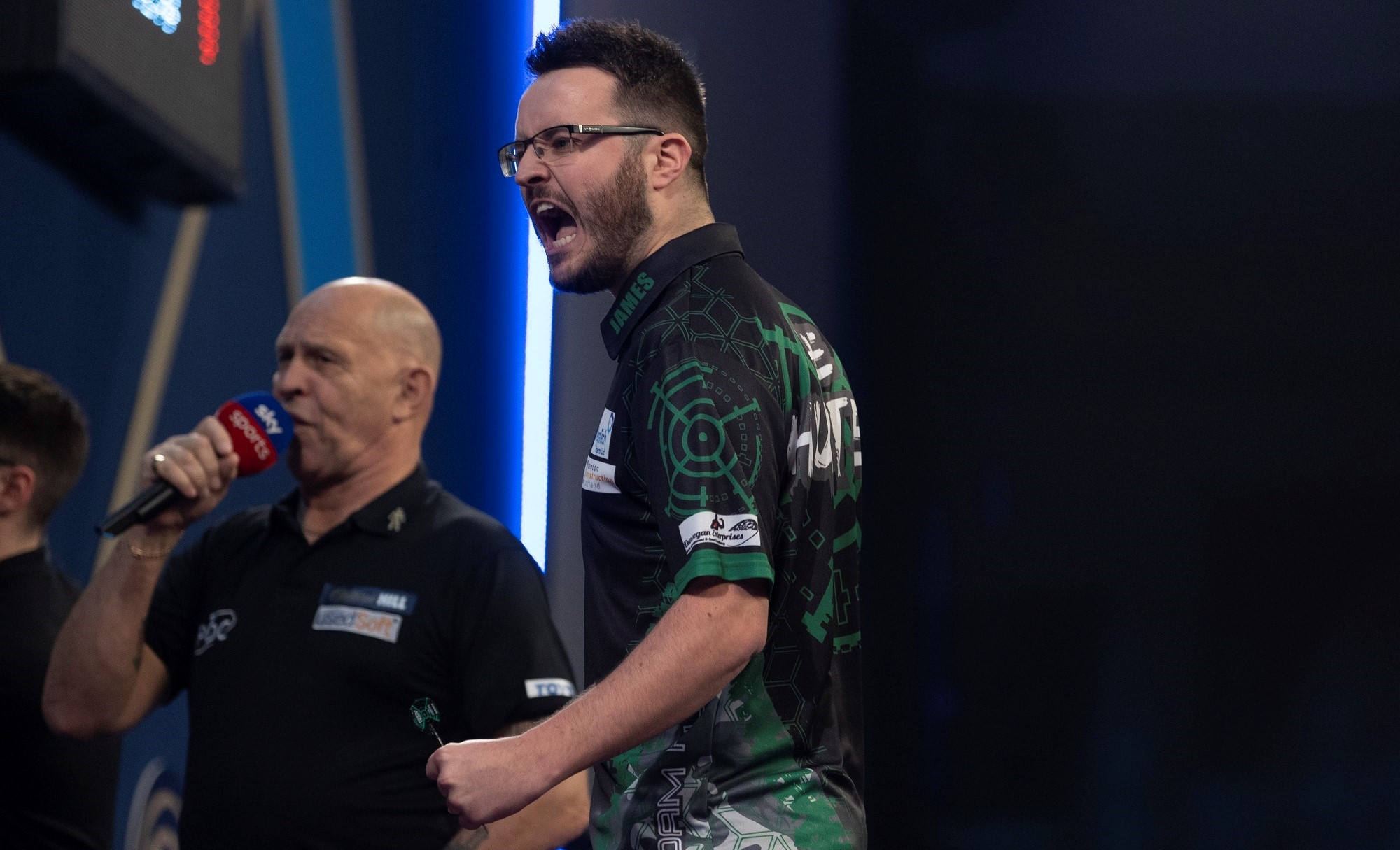 Hunt Sweeps Into Super Series Week 9 Darts Lead