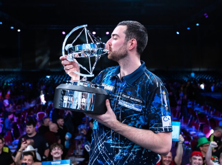 Humphries is Winmau World Master