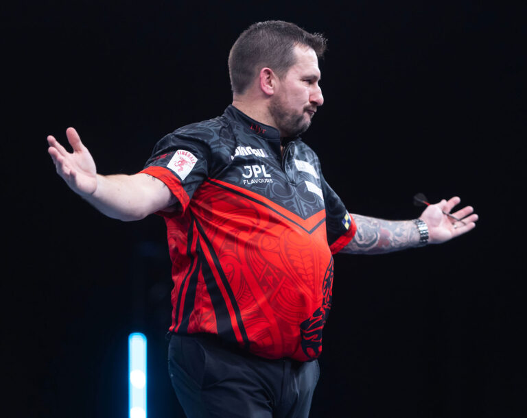 Classy Clayton Shines at Winmau World Masters