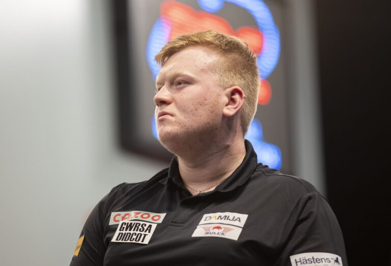 Gawlas Extends Super Series Lead