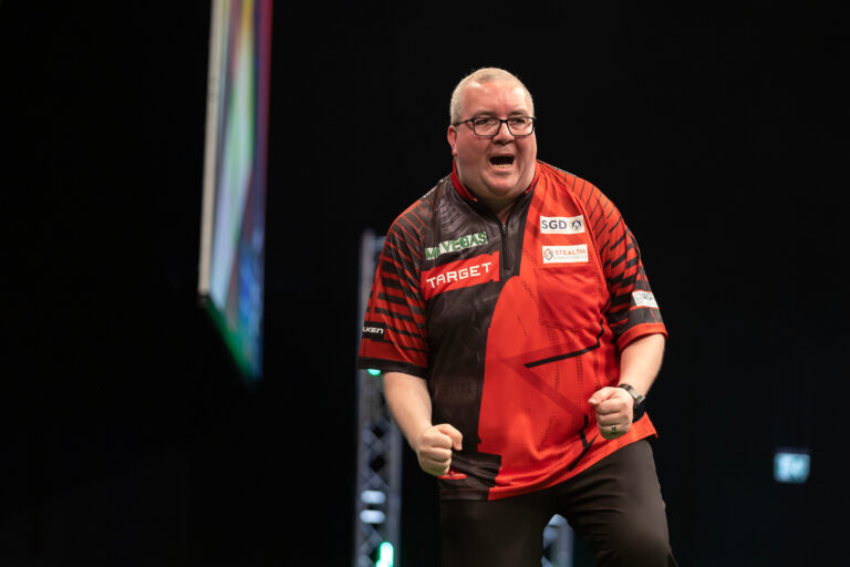 Brilliant Bunting Blitzes Players Championship 18