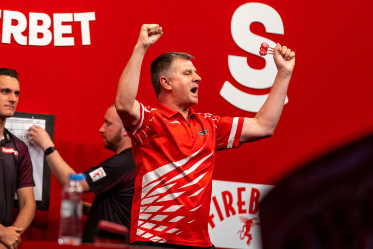 Poland Darts Masters: Ratajski Keeps Home Nation Hopes Alive
