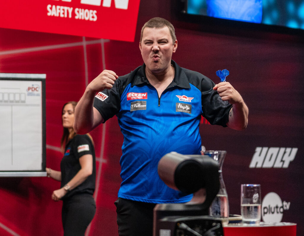 Champion Cross Beasted in Kiel | Darts World Magazine