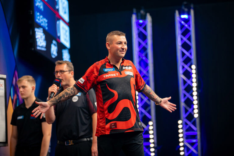 Assured Aspinall Sets Up Humphries Clash in Budapest