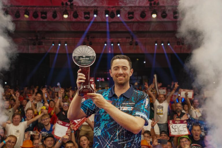 Humphries Completes Prague Hat-Trick