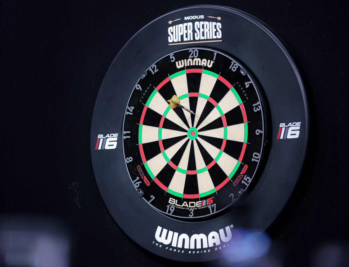 Straver Starts Strongly at Super Series Darts Week 8