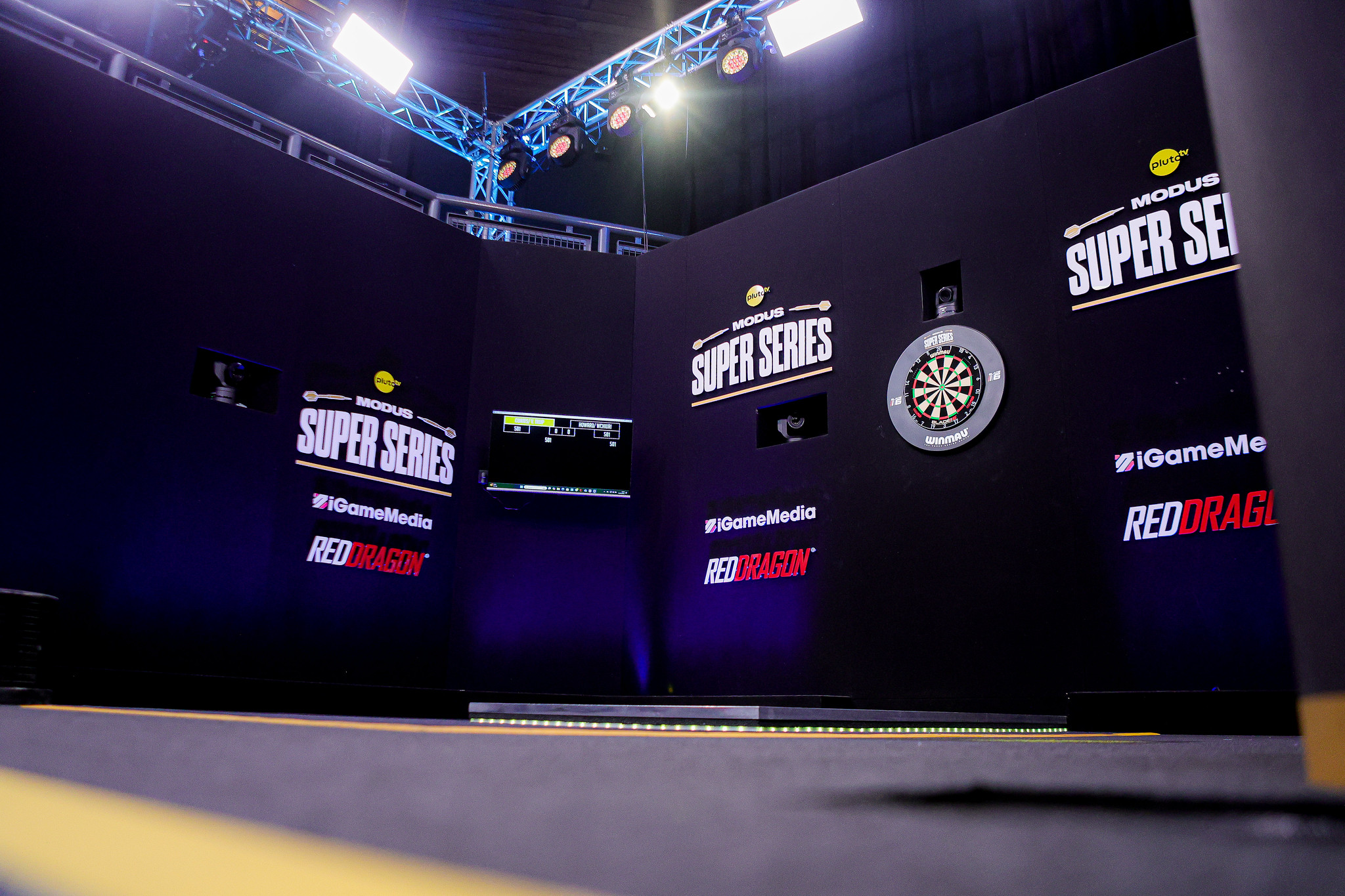 Mould Holds Off Mitchell To Retain MSS Darts Lead After Day 2
