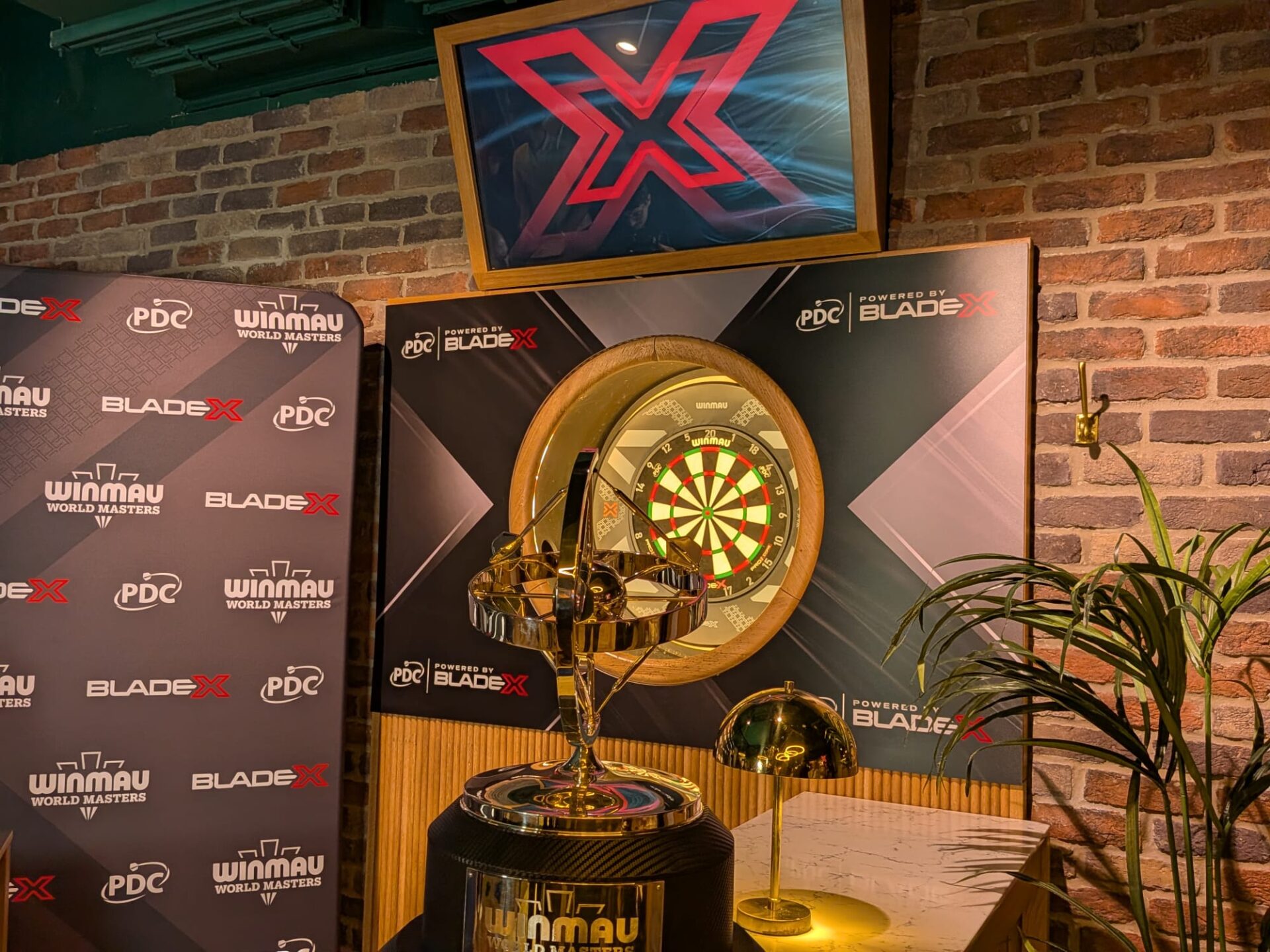 winmau-adds-the-x-factor-new-board-comes-with-game-changing