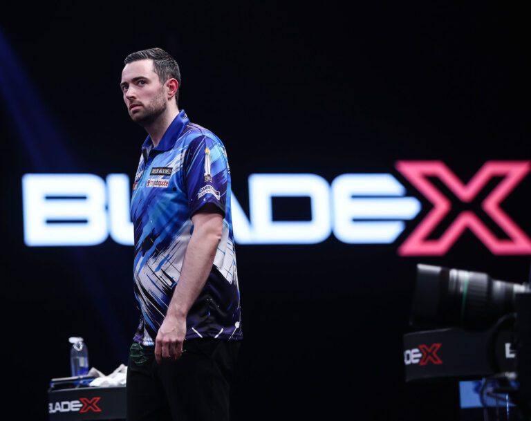 Humphries Winmau World Masters Defence Underway