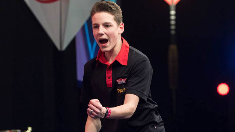 Van Velzen Heads Groups Stage at MODUS Super Series