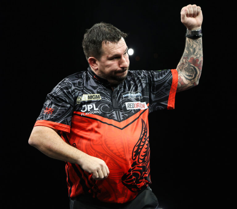 Clayton Claims Glasgow Premier Crown