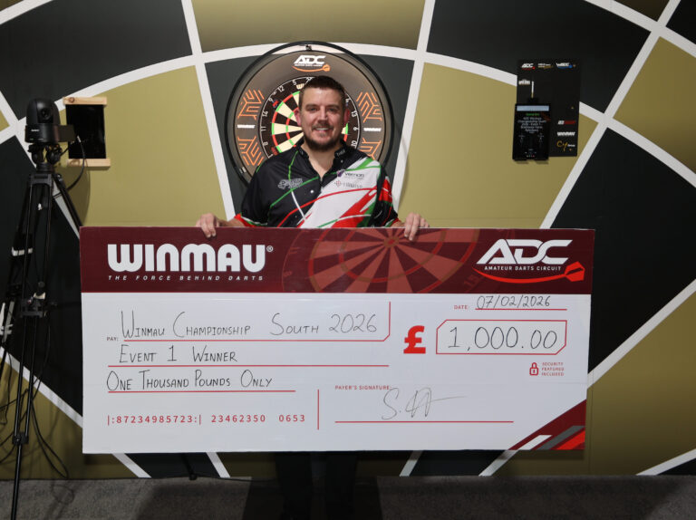 Davies & Hall Bag Opening Winmau Championship Titles