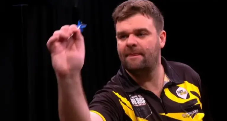 Mould Marches Into MSS Darts Finale