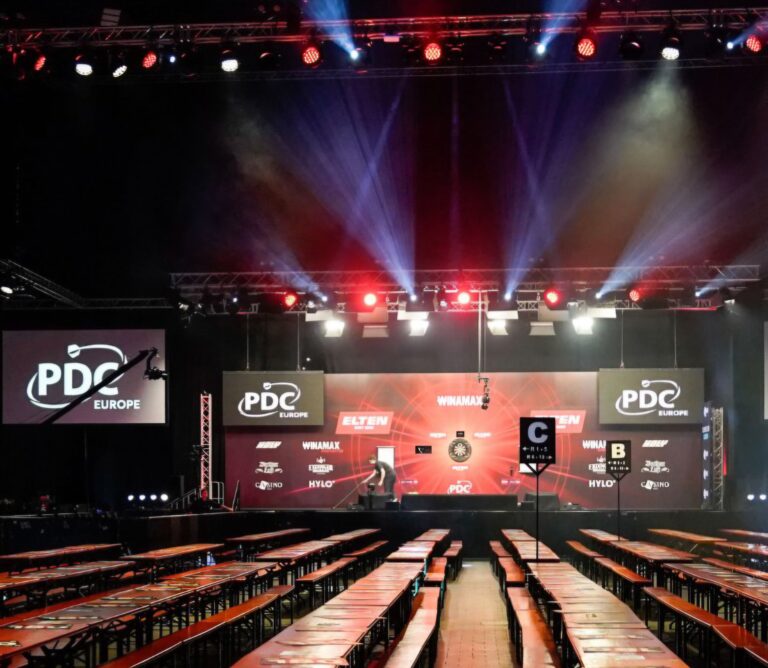 Seeds Struggle in Slovak Darts Open