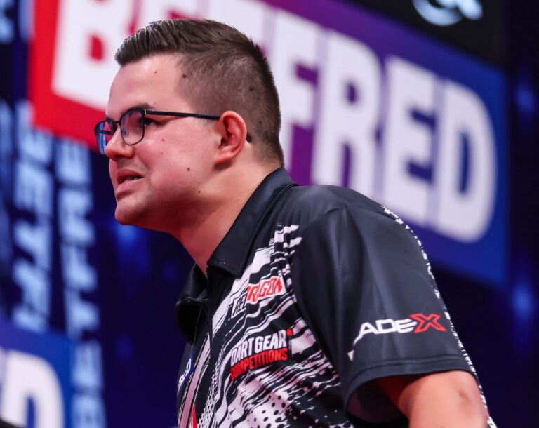 Van Veen Turns the Tables on Wade to Reach Maiden Semi-Final
