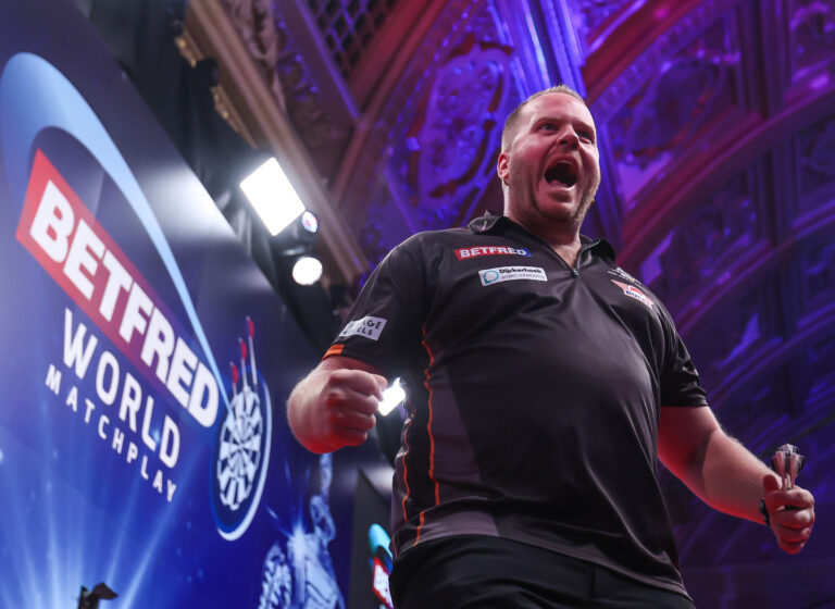 Van Duijvenbode Resists Anderson Fightback to Reach Blackpool Semis