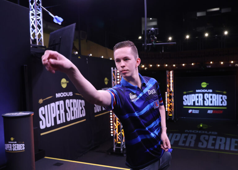 Van Den Herik Heads Into Super Series Finale