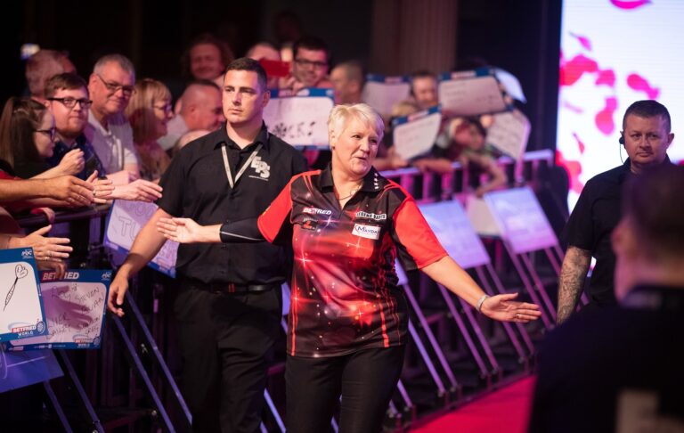 Ashton Returns to Ally Pally and Hayter Has Qualification in Her Own Hands!