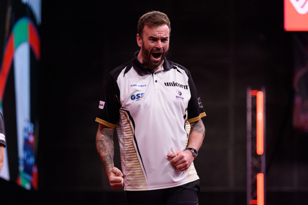 Ros Smith, darts Player, PDC, 2026 WSODF R1_Smith02