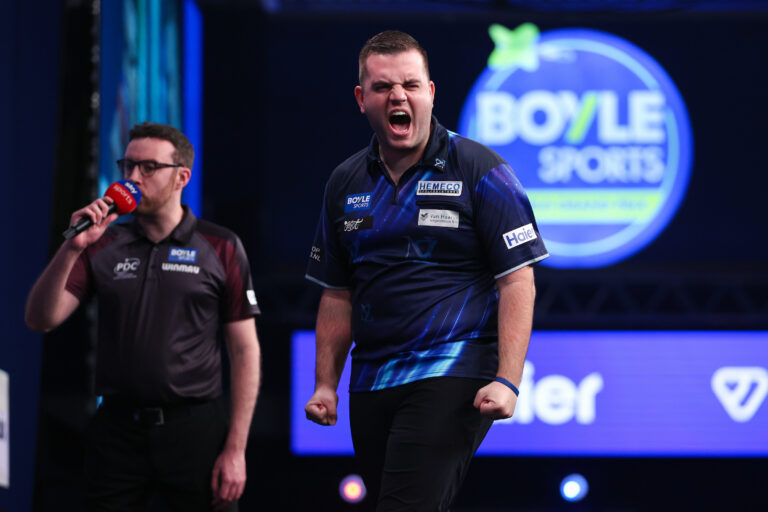Zonneveld Stuns Anderson as Quarter-Finals Set in Leicester