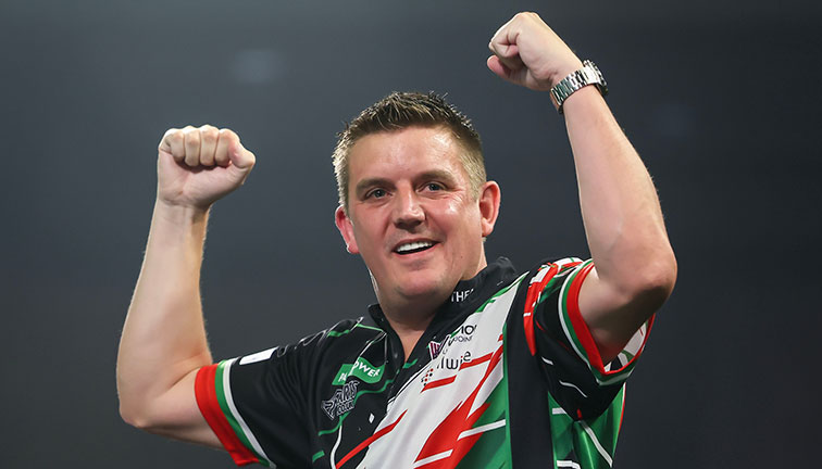 Davies Seals Super Series Weekly Crown with Victory over Walker
