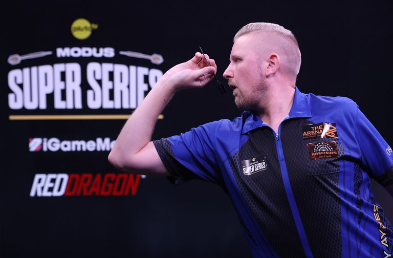 Ayres and Cocks Lead Super Series Groups